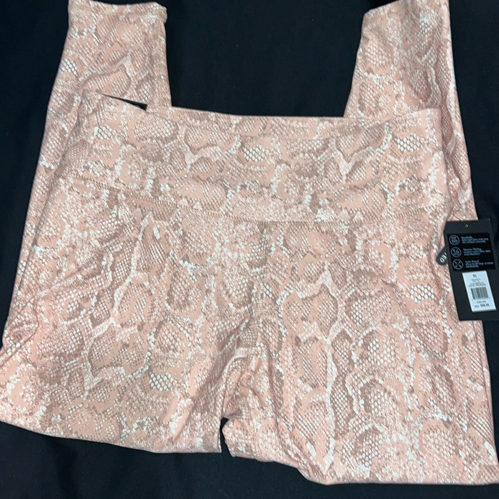 BCBG MAXAZRIA workout, yoga, walking, jogging athletic casual active pants. NWT